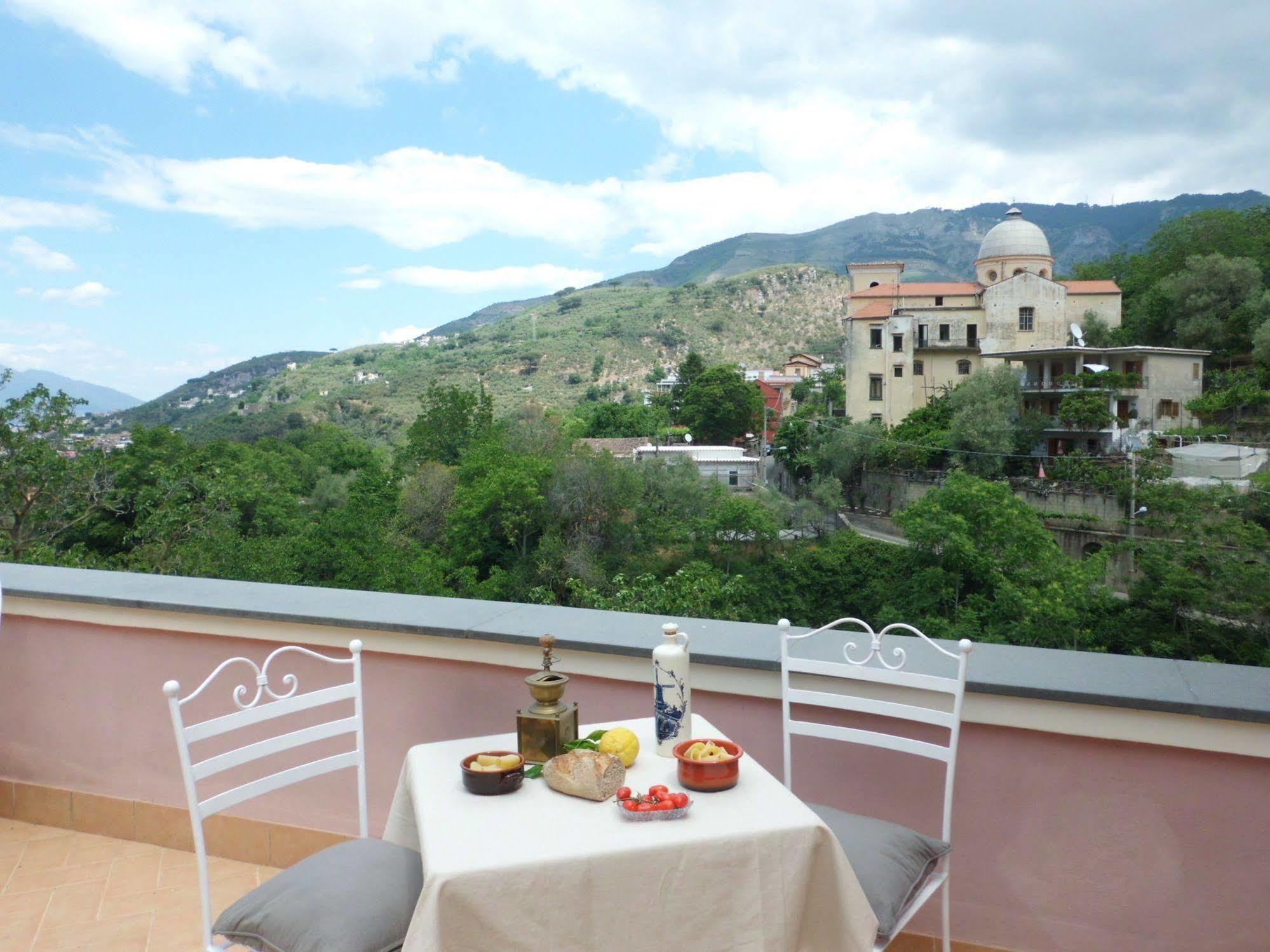 Casale Le Noci Apartment Вико Екуензе Екстериор снимка