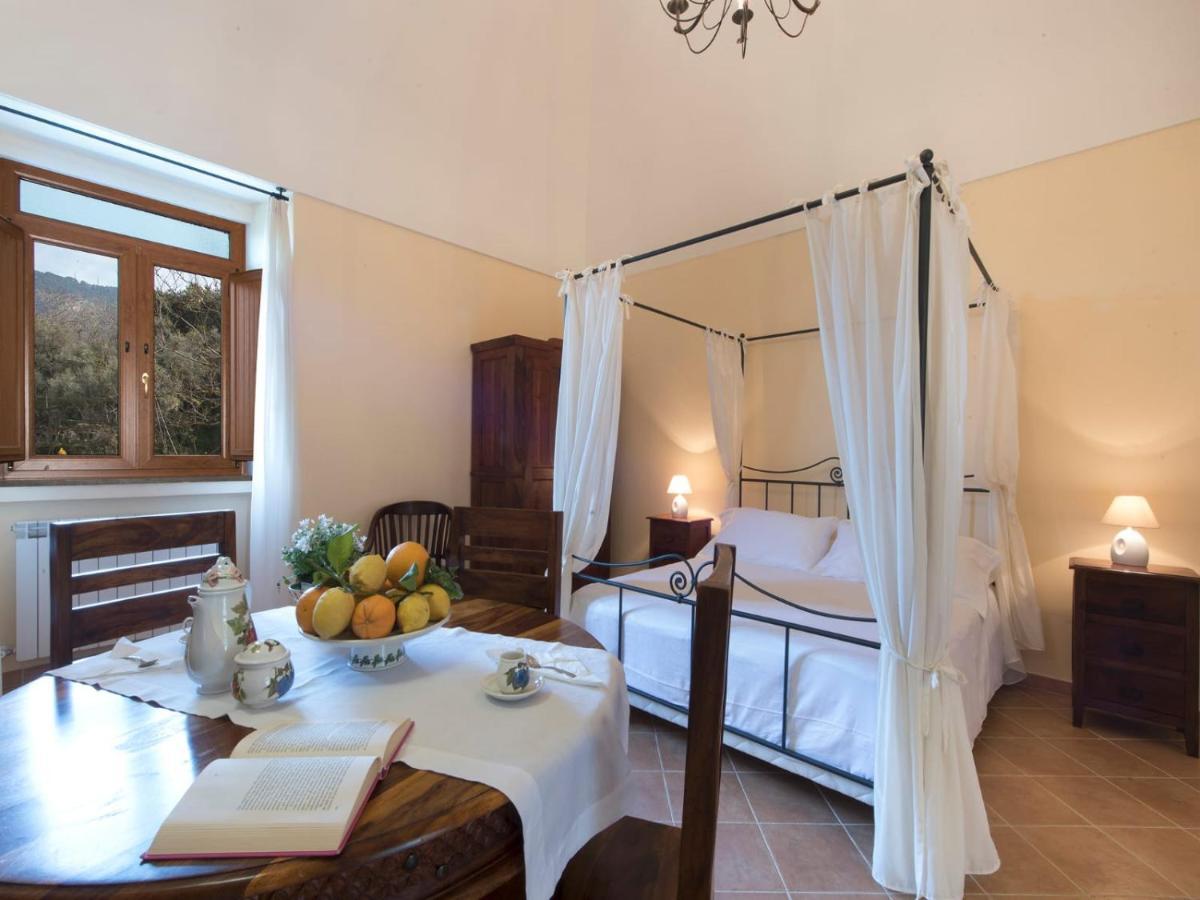 Casale Le Noci Apartment Вико Екуензе Екстериор снимка